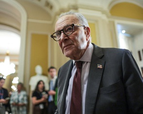 Reuters: Nghị sĩ Mỹ gấp rút hành động vì sợ ông Trump ra lệnh tấn công Venezuela