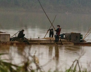 Điều tra: Xuyên đêm nạo hút cát lậu trên sông Thạch Hãn, việc mua bán diễn ra chóng vánh