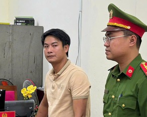 Bị khởi tố nhưng giám đốc vẫn tổ chức cho nhân viên khai thác cát trái phép