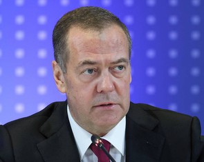 Ông Medvedev: Tổng thống Ukraine sẽ phải 'ẩn náu suốt đời'