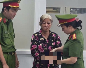 Nhận tiền cho đổ hàng trăm tấn rác thải, chủ đất tại TP.HCM bị khởi tố