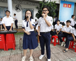 Từ 'khoảng lặng cúi đầu' đến giờ ra chơi đầy tiếng cười ở sân trường TP.HCM