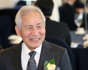 'Ảnh đế' Ahn Sung Ki ngừng tim, rơi vào trạng thái nguy kịch