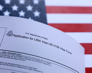 Mỹ siết rà soát visa H-1B, kiểm tra lý lịch và hành vi 'hạn chế tự do ngôn luận'