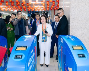 Visa ra mắt giải pháp 'chạm để di chuyển' đầu tiên tại Hà Nội trên tuyến Metro 2A Cát Linh - Hà Đông