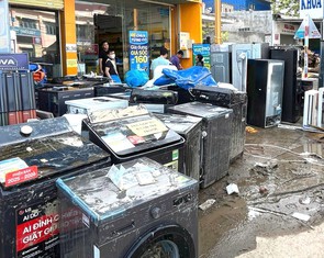 Hồ Lòng Sông xả lũ chưa từng có: Nhiều tài sản của người dân Liên Hương theo nước lũ ra đi