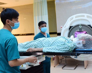 Sớm miễn viện phí cho bệnh nhân ung thư và suy thận, cần lộ trình nhưng không nên trì hoãn