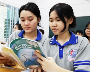 Một bộ sách giáo khoa thống nhất cả nước: Làm sao để kịp tiến độ, tránh lãng phí?