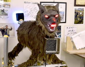 'Sói robot' đuổi gấu gây sốt tại Nhật Bản