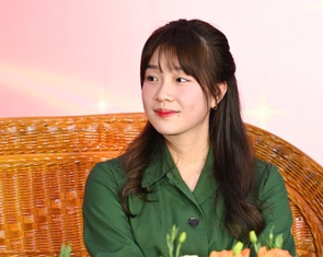 Nữ sinh dừng học thạc sĩ, tình nguyện nhập ngũ