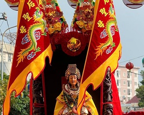 Hàng vạn người dự ‘lễ hội miễn phí’ miếu Bà Thiên Hậu tại Bình Dương