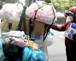 Mỗi người Việt xài gần 90kg nhựa một năm