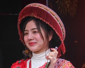 Hàng ngàn người náo nức cướp đầu pháo, hứng 'mưa tiền' ở Lễ hội Kỳ Cùng xứ Lạng
