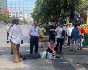 Đánh bảo vệ vì bị nhắc không dẫn chó vào phố đi bộ Nguyễn Huệ