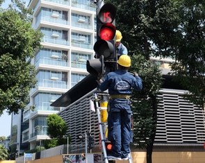 Tin tức sáng 1-3: TP.HCM rà soát đèn giao thông, biển báo; Dự báo Ngân hàng Nhà nước tăng lãi suất