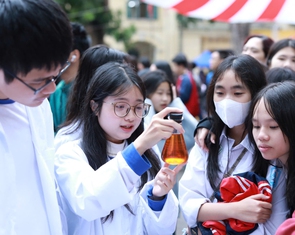 Bộ Chính trị quyết định miễn học phí cho học sinh công lập cả nước từ tháng 9-2025