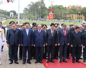Lãnh đạo Đảng, Nhà nước vào lăng viếng Chủ tịch Hồ Chí Minh nhân 95 năm Ngày thành lập Đảng
