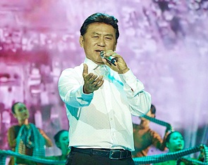 Văn nghệ mừng Ngày thành lập Đảng