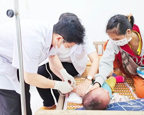 Hàng chục ca sốt phát ban nghi sởi ở miền núi Quảng Nam, Sở Y tế chỉ đạo khẩn