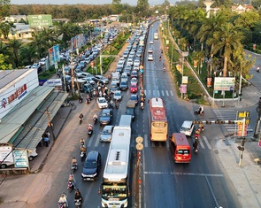 Mở mang cao tốc, nhưng đừng ngó lơ quốc lộ