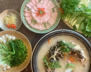 Gọi là cháo ám mà nấu rất kỳ công, lại ăn cùng mắm tôm