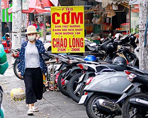 Dẹp nạn lấn chiếm vỉa hè: Bạn đọc Tuổi Trẻ đề xuất các giải pháp