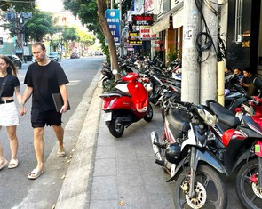 Vỉa hè 'có cũng như không' ở Nha Trang: Gọi cho chính quyền lại nghe điệp khúc 'sẽ xử lý'