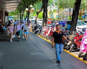 Dẹp nạn lấn chiếm vỉa hè: Nếu 'làm cho có', sẽ đâu lại vào đó