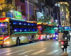 TP.HCM siết kiểm tra xe khách bát nháo trên đường Phạm Ngũ Lão, quận 1