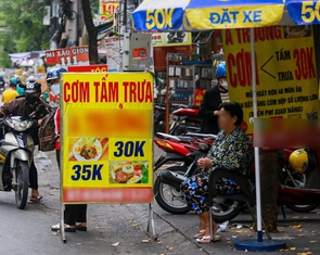Một số nơi ở TP.HCM xem xét phạt nguội lấn chiếm vỉa hè