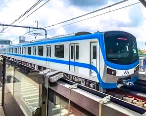 Cuộc thi ảnh Tuổi Xanh: Học sinh đi metro sáng tác ảnh