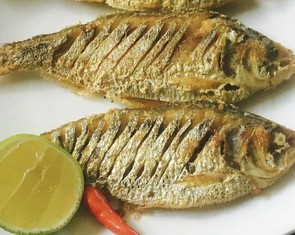 Mùa nồm ẩm ăn cá mòi, tôm sông rang thịt, món thời trân mà giờ dễ kiếm ghê