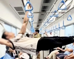 Từ vụ hít xà đơn trên metro số 1: Ngăn hành vi dị hợm nơi công cộng