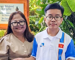 Cô giáo dẫn học trò ra sân chơi quốc tế
