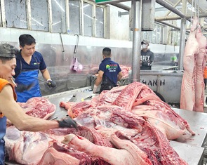 Doanh nghiệp muốn tăng giá thịt heo bình ổn