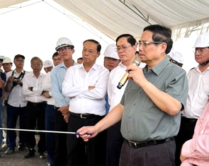 Thủ tướng thị sát cao tốc Biên Hòa - Vũng Tàu: Sân bay xong thì cao tốc phải xong