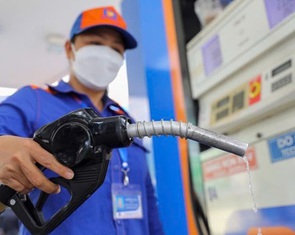 Xăng RON 95 tăng giá, quay lại mốc hơn 20.000 đồng/lít