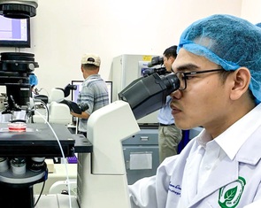 Để giữ chân các nhà khoa học tài năng