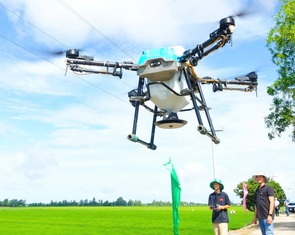 Bộ Quốc phòng đề xuất cấm người có nồng độ cồn 'lái' drone