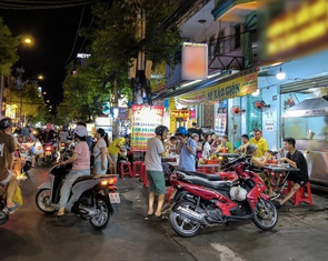 Vì sao quận Bình Thạnh và Gò Vấp chưa thu phí dùng tạm vỉa hè?