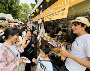 Bánh mì Việt Nam 'nâng cấp' với loại rau ăn kèm có giá hơn nửa triệu đồng/kg