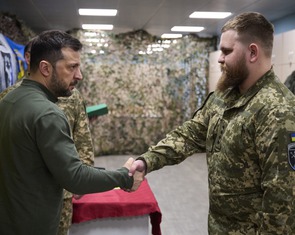 Ông Zelensky thị sát vùng chiến sự Kharkov, sẵn sàng đàm phán với Mỹ tại Saudi Arabia