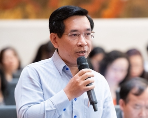 Đại biểu Quốc hội đề xuất đốt thẻ Visa vài tỉ đồng thay vì đốt cả cọc tiền vàng mã
