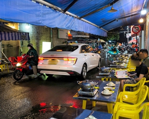 UBND TP.HCM 'tuýt còi' các địa phương lơ là quản lý vỉa hè