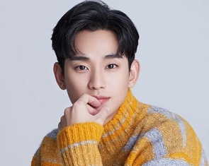Kim Soo Hyun bị tố bình phẩm khiếm nhã nội y phụ nữ, dụ dỗ Kim Sae Ron