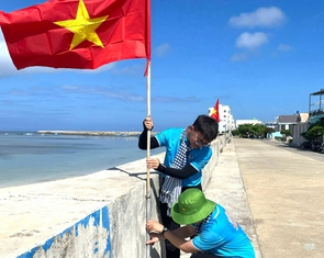 Sinh viên TP.HCM đến đảo Phú Quý tư vấn hướng nghiệp, chuẩn bị hoạt động hè