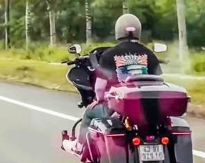 Vụ buông 2 tay lái mô tô phân khối lớn: Cảnh sát làm việc với chủ xe và 2 người nước ngoài