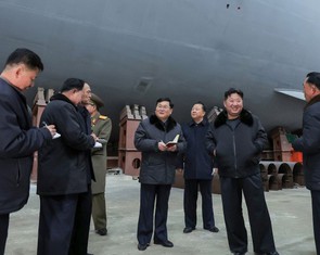 Ông Kim Jong Un thị sát dự án tàu ngầm chạy bằng năng lượng hạt nhân