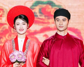 Đường đi bộ Nguyễn Huệ thành sàn diễn thời trang lộng lẫy, rực rỡ áo dài Sắc son Việt Nam