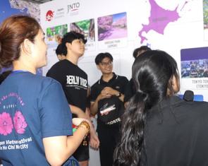 Đêm cuối Lễ hội Việt - Nhật: Dòng người tấp nập đến phút cuối